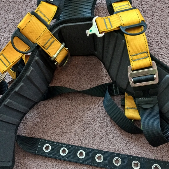 Fall arrest harness - Picture 6 of 6